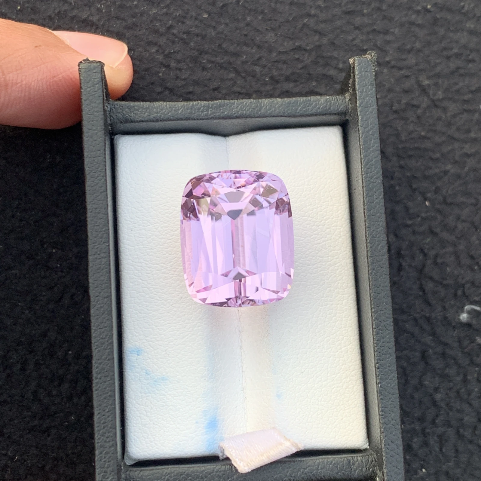 35.54 ct Natural Pink Kunzite Cushion Shape Loose Gemstone from Afghanistan — view 8